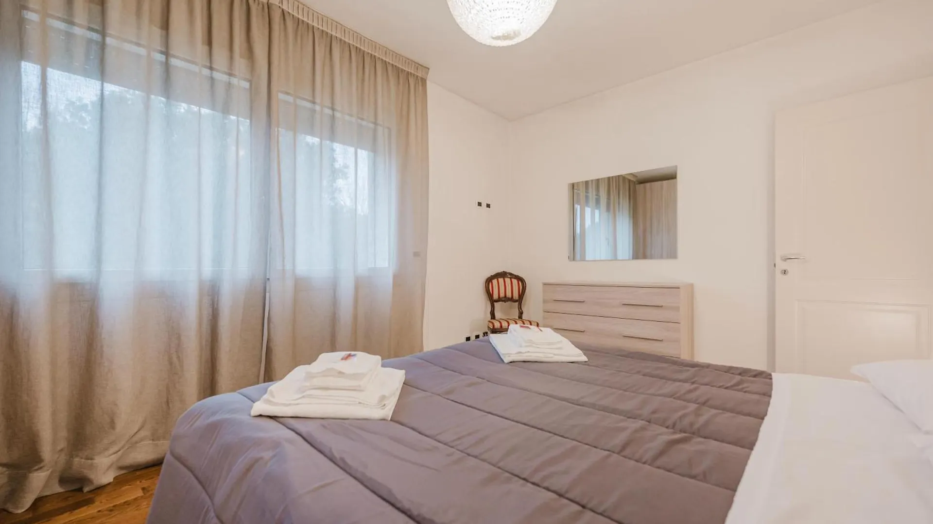 Lucrezia Suite - 10 Min From Venice & Free Parking 0*,  Italia